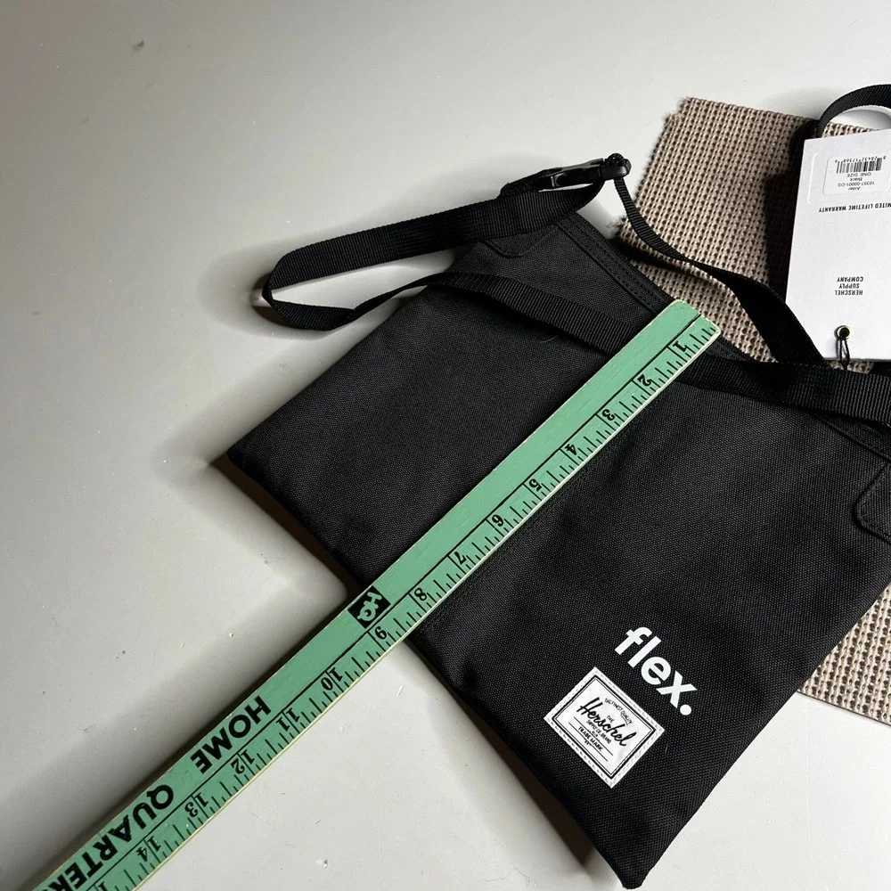 Herschel Supply Co Alder Crossbody Bag Black Flex Logo Sacoche NWT